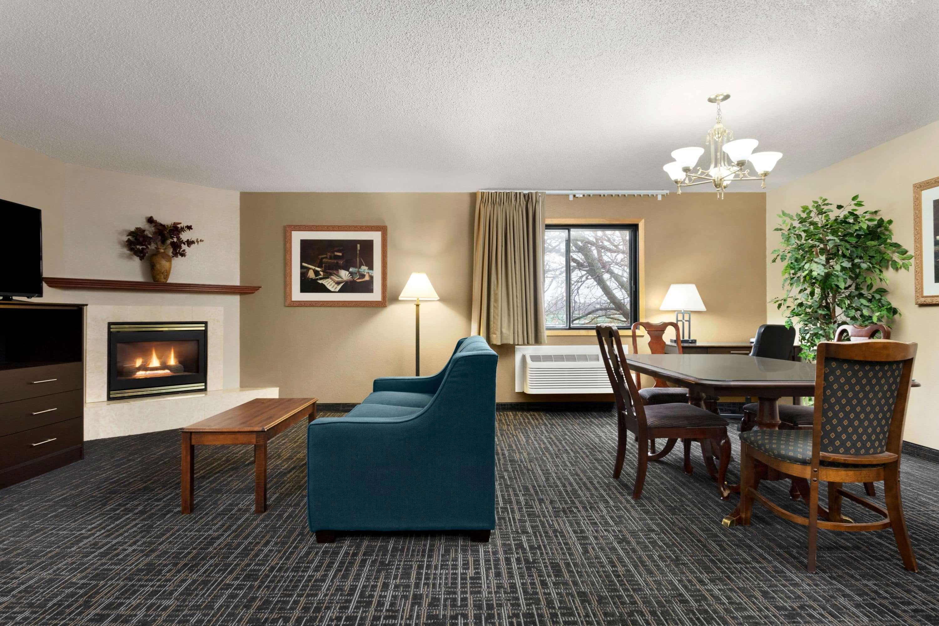 Baymont By Wyndham North,i-29,russell St, Airport Hotel
