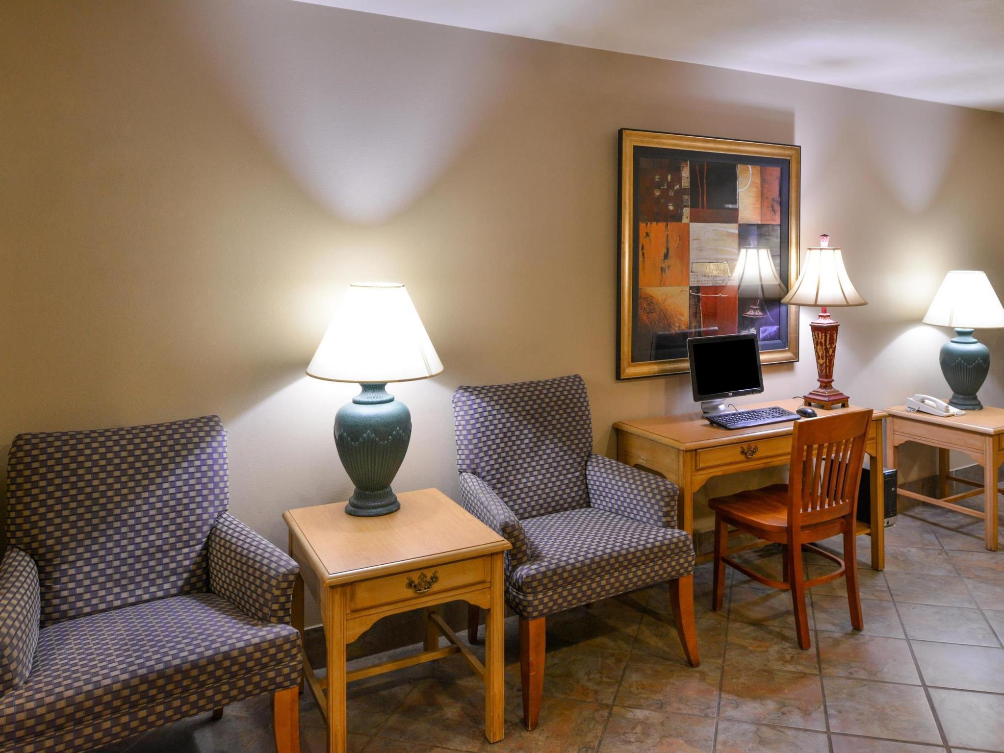 Baymont By Wyndham North,i-29,russell St, Airport