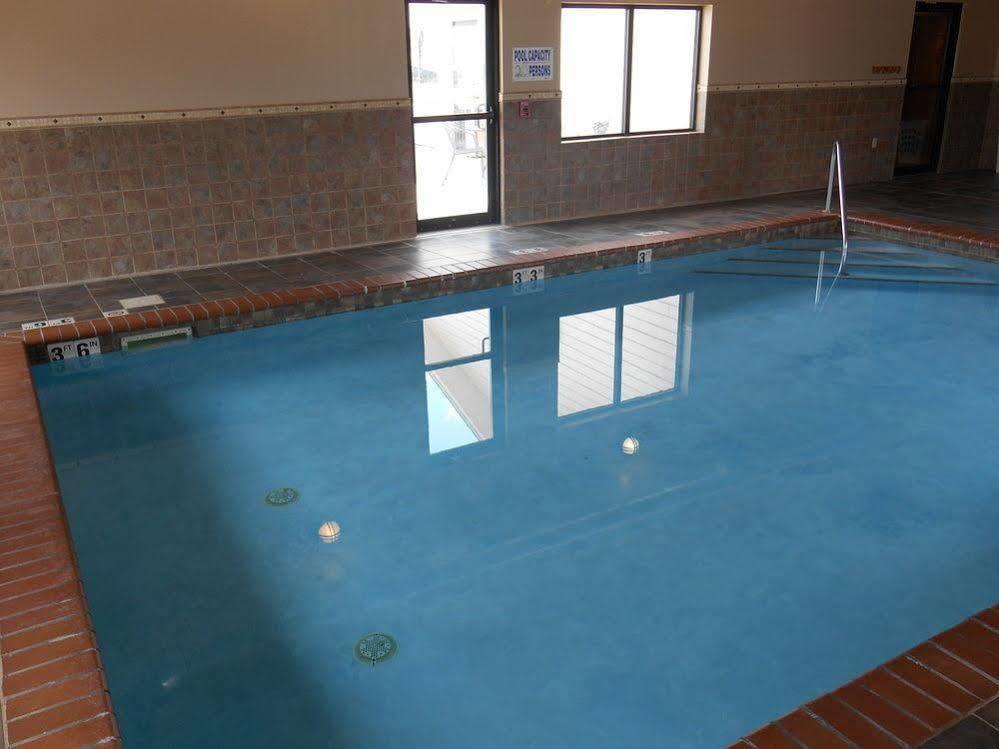 Baymont By Wyndham North,i-29,russell St, Airport