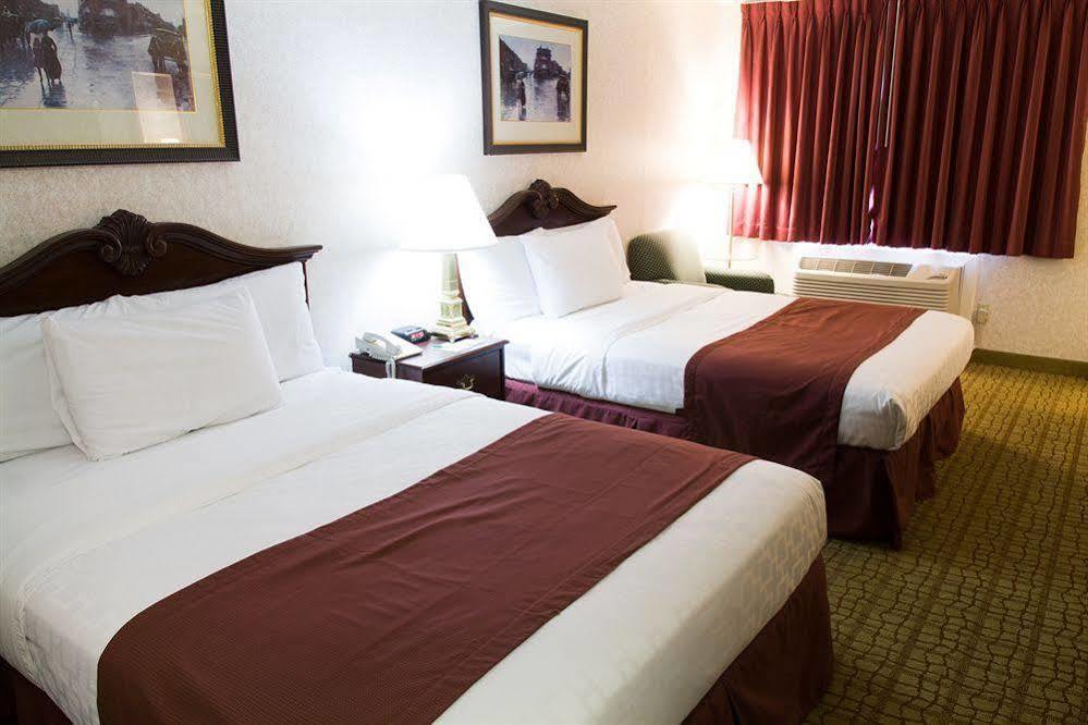Baymont By Wyndham North,i-29,russell St, Airport