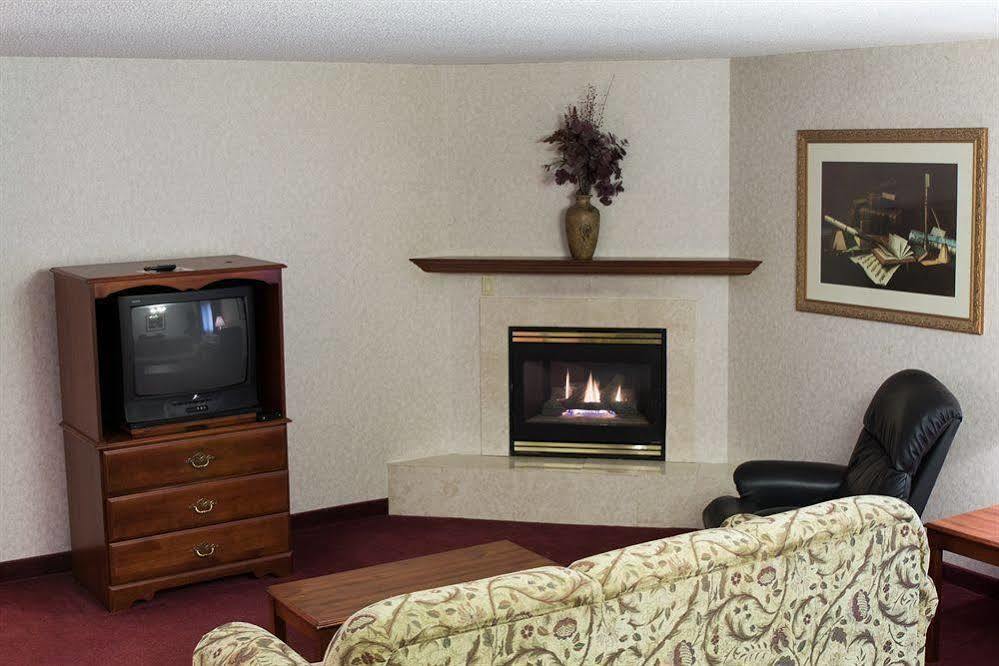 Baymont By Wyndham North,i-29,russell St, Airport