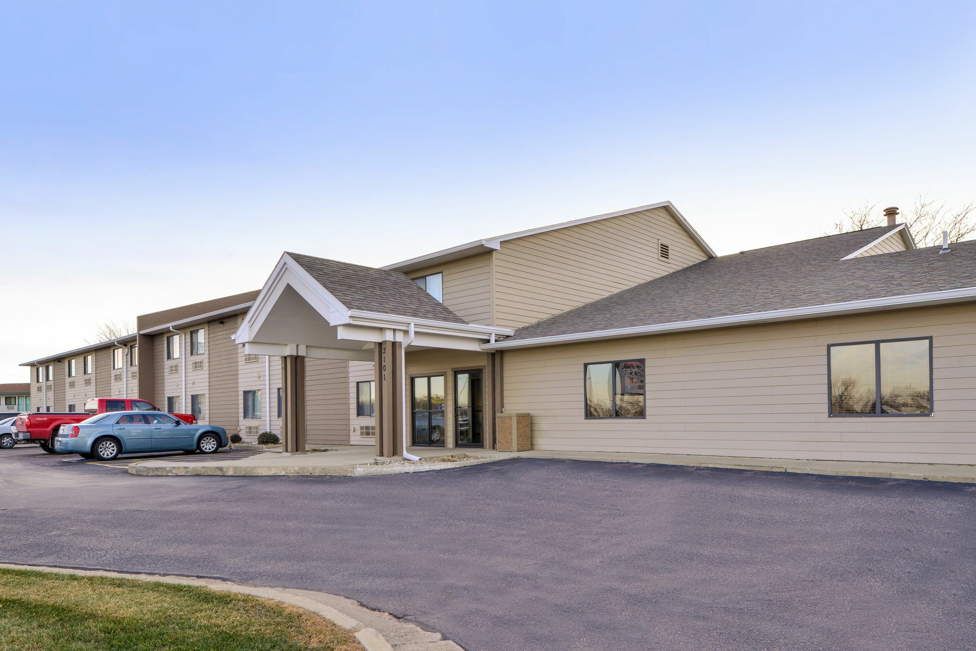 Baymont By Wyndham North,i-29,russell St, Airport Hotel 3*