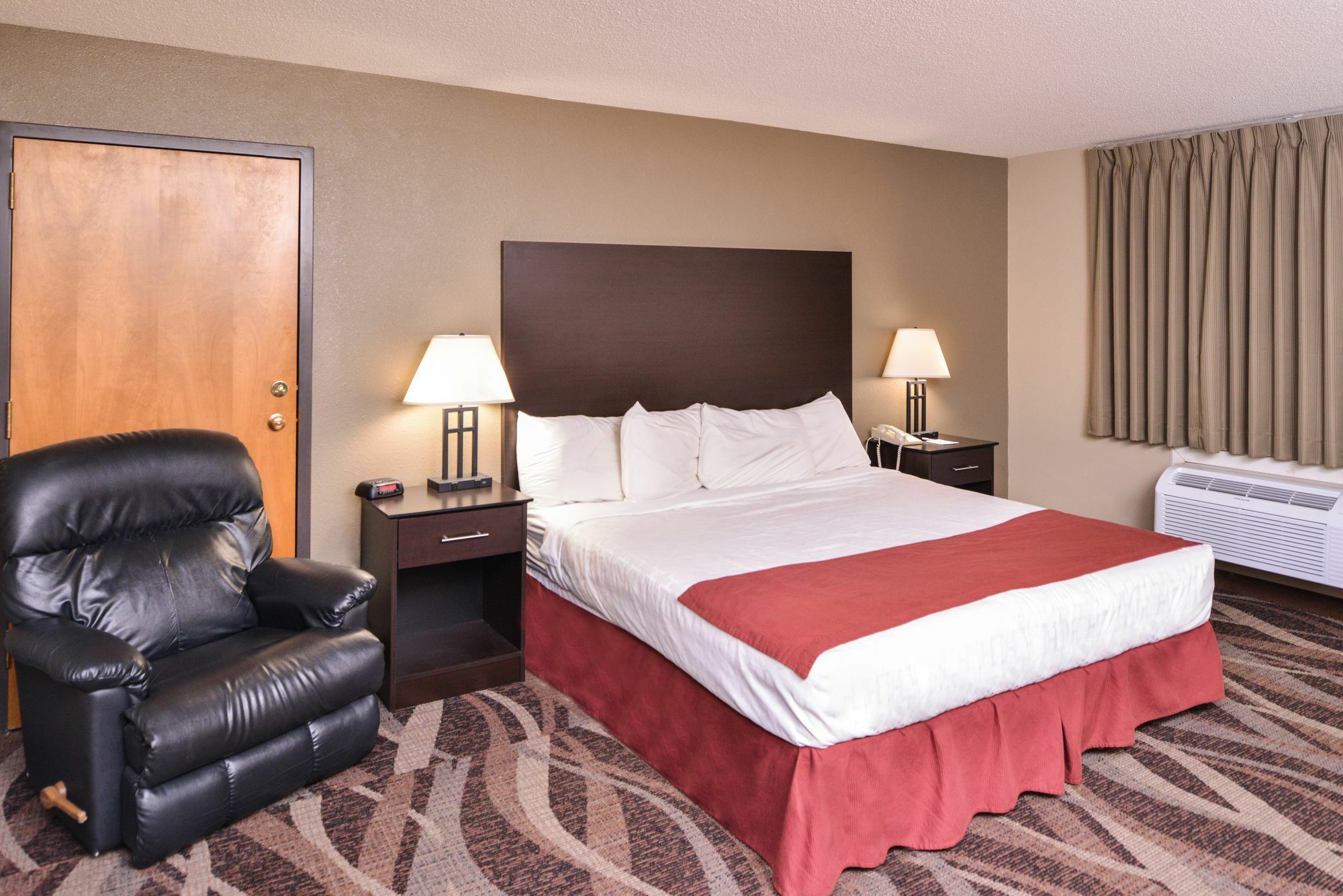 Baymont By Wyndham North,i-29,russell St, Airport